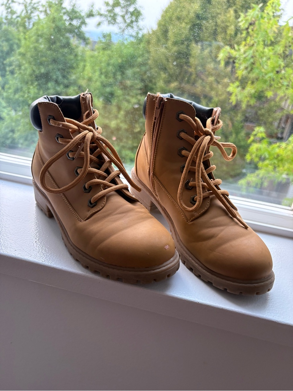 Free with Bundle Tan Boots (1 available, first come first serve) - Picture 3 of 6